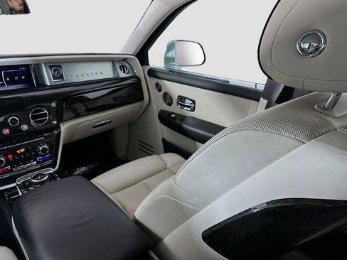 Used 2018 Rolls-Royce Phantom Sedan image 25