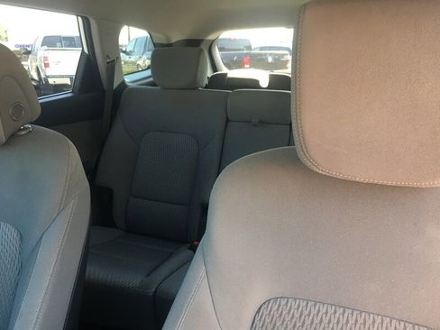 Used 2017 Hyundai Santa Fe SE image 8