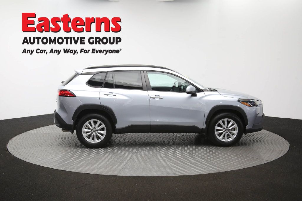 Used 2022 Toyota Corolla Cross LE AWD/4WD image 43