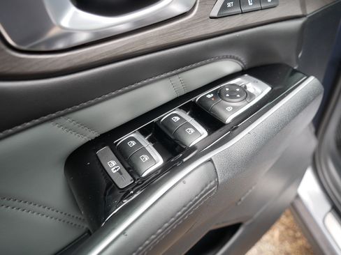 Certified 2025 Kia Sorento SX image 19