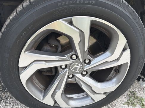 Used 2018 Honda Accord EX image 5