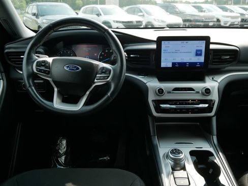 Used 2022 Ford Explorer XLT AWD/4WD image 16