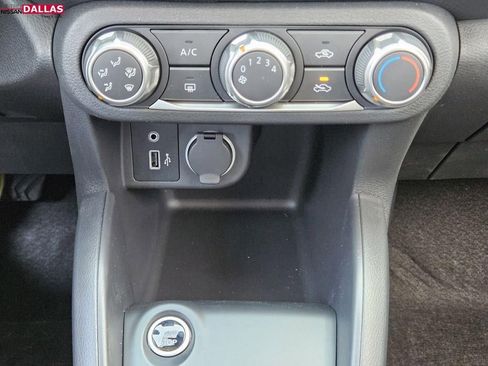 New 2025 Nissan Kicks Play S image 15