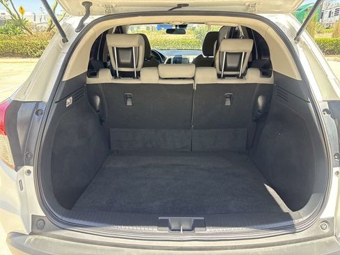 Used 2019 Honda HR-V EX image 10