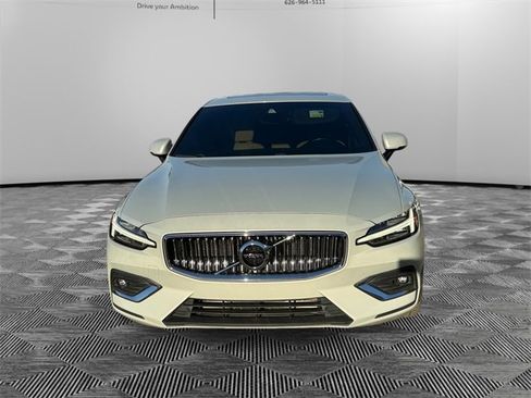 Used 2019 Volvo S60 T5 Inscription image 2