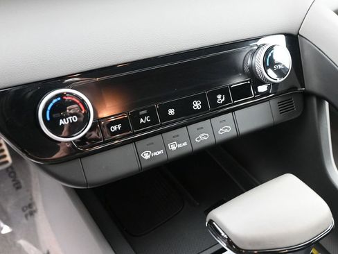 Certified 2025 Hyundai Elantra Sport image 26