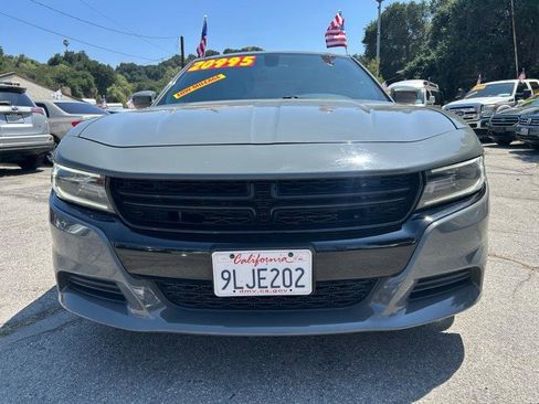 Used 2019 Dodge Charger SXT RWD image 2