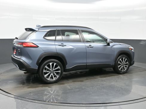 Used 2022 Toyota Corolla Cross XLE image 6