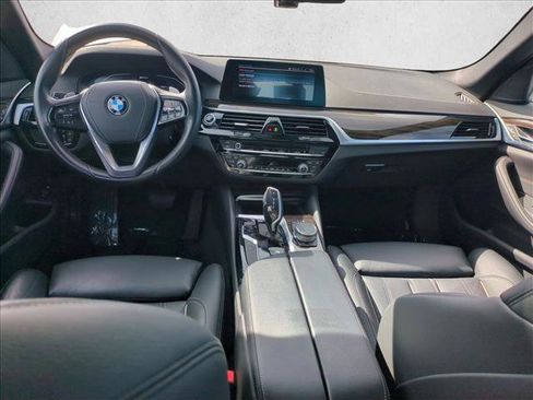 Used 2020 BMW 530e w/ Premium Package image 19