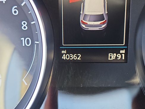 Used 2017 Volkswagen e-Golf SEL Premium image 7