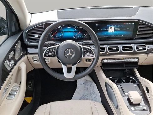 Used 2022 Mercedes-Benz GLS 450 4MATIC image 11