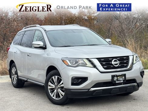 Used 2020 Nissan Pathfinder S image 1