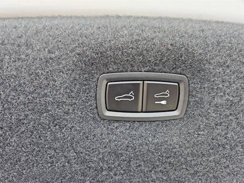 Certified 2025 Porsche Taycan image 28