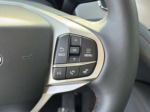 Used 2025 Ford Explorer Active image 25