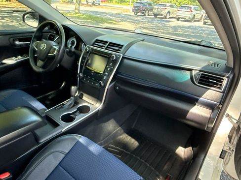 Used 2016 Toyota Camry SE FWD image 16