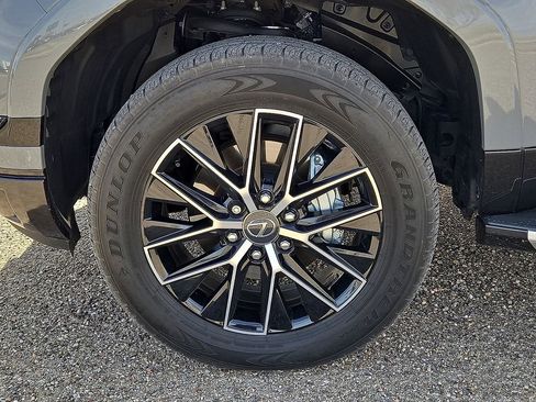 Used 2024 Lexus GX 550 w/ Accessory Package (Z1) AWD/4WD image 11