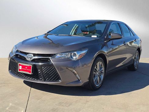 Used 2016 Toyota Camry SE image 7