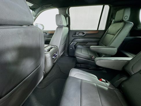 Used 2025 GMC Yukon XL Denali AWD/4WD image 23