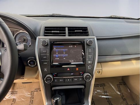 Used 2015 Toyota Camry XLE w/ Advanced Technology Package FWD image 10
