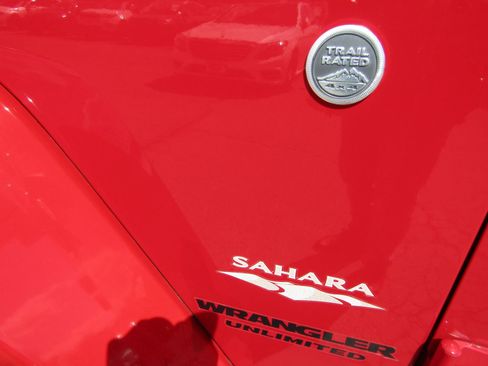 Used 2014 Jeep Wrangler Unlimited Sahara w/ Max Tow Package image 10