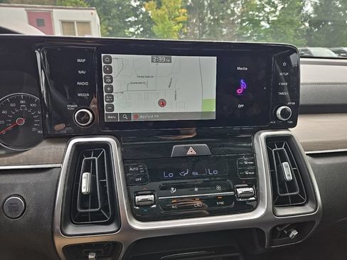 Certified 2023 Kia Sorento S w/ Panoramic Sunroof Package AWD/4WD image 19
