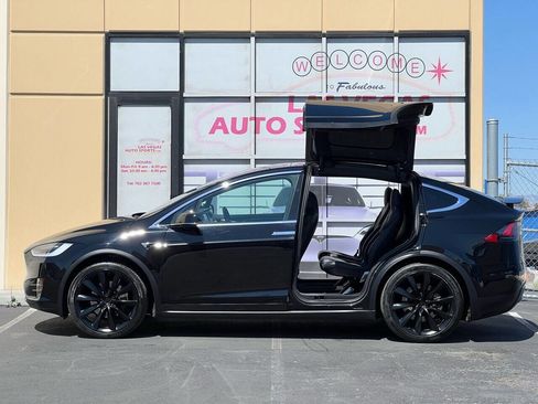 Used 2018 Tesla Model X 75D image 40
