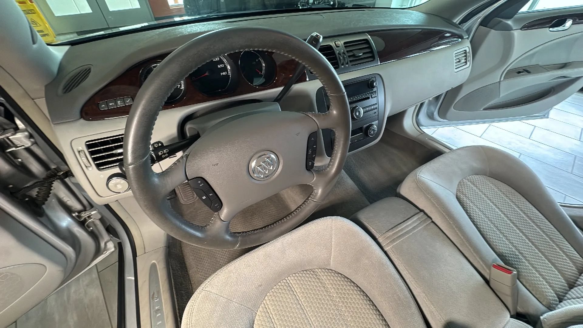 Used 2010 Buick Lucerne CX FWD image 33