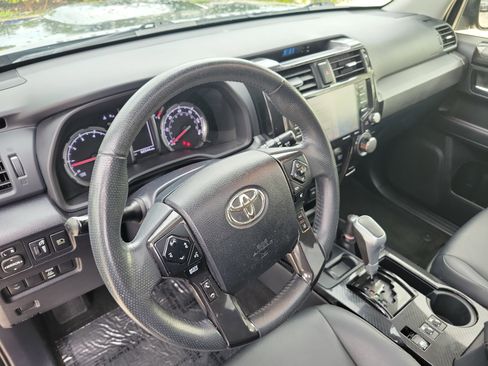 Used 2021 Toyota 4Runner TRD Off-Road Premium w/ Moonroof Package AWD/4WD image 24