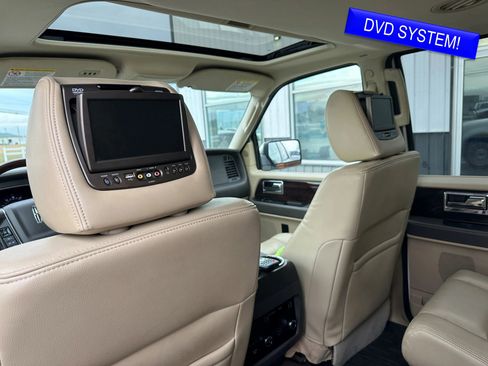 Used 2017 Lincoln Navigator Reserve image 2