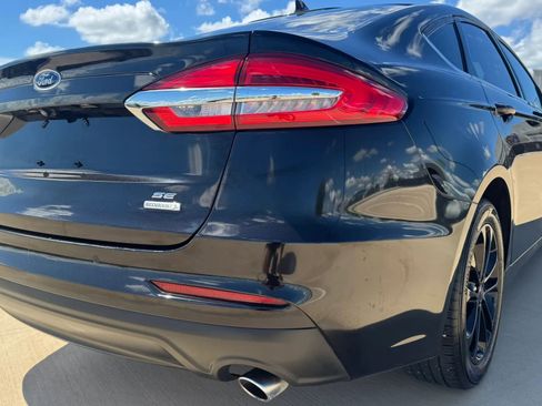 Used 2020 Ford Fusion SE FWD image 12