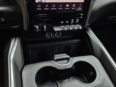 New 2026 RAM 2500 Laramie AWD/4WD image 19