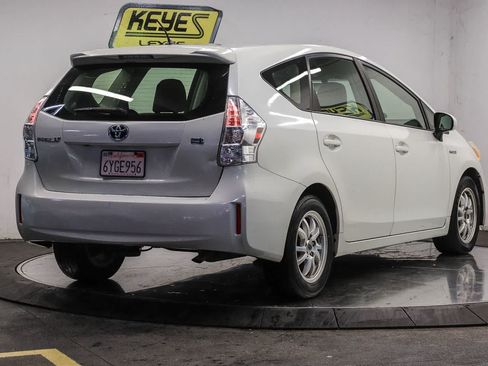 Used 2012 Toyota Prius V Two w/ Preferred Accessory Pkg FWD image 4