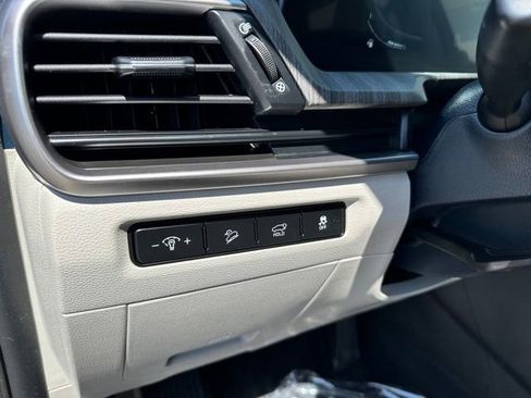 Used 2024 Kia Telluride EX w/ EX Captain's Chair Package AWD/4WD image 23
