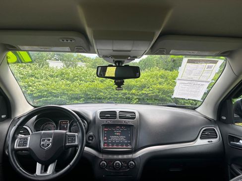 Used 2016 Dodge Journey Crossroad w/ Popular Equipment Group FWD image 9