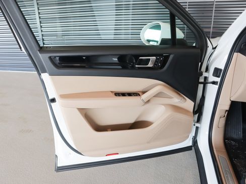 Certified 2023 Porsche Cayenne image 22