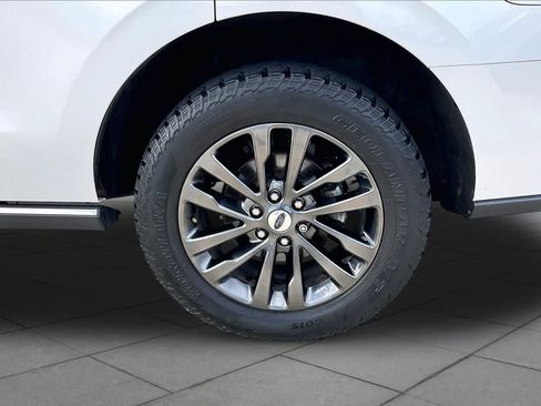 Used 2019 Ford Expedition Limited w/ Driver Assistance Package RWD image 11