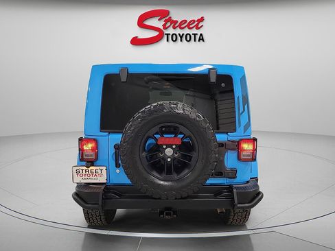 Used 2017 Jeep Wrangler Unlimited Sahara AWD/4WD image 3