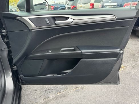 Used 2018 Ford Fusion SE image 18