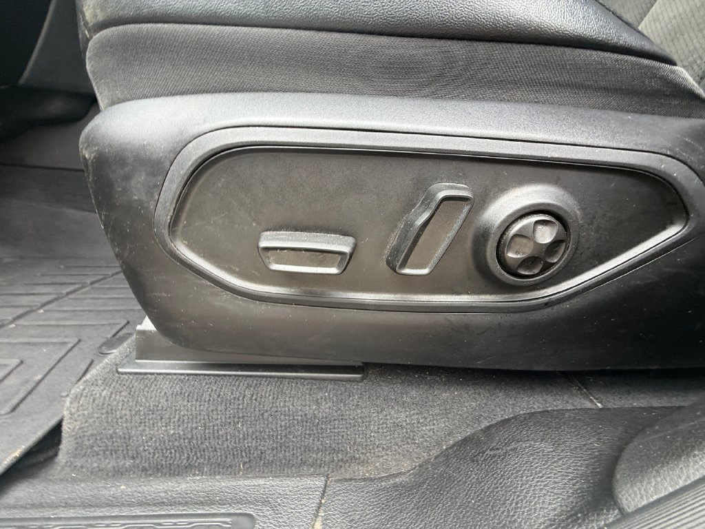 Used 2023 Jeep Grand Cherokee Altitude AWD/4WD image 13