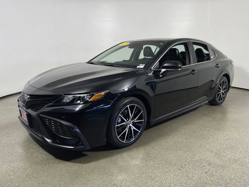 Certified 2023 Toyota Camry SE image 7