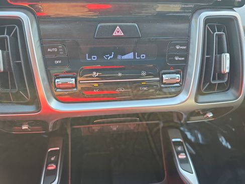 Used 2022 Kia Sorento S w/ Panoramic Sunroof Package FWD image 23
