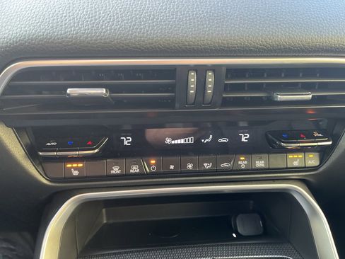 Certified 2025 MAZDA CX-70 3.3 Turbo w/ Preferred Package image 19