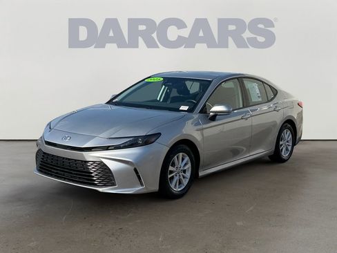 Used 2025 Toyota Camry LE FWD image 3