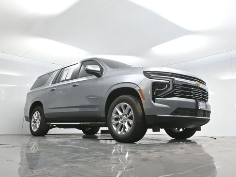 Used 2025 Chevrolet Suburban Premier image 71