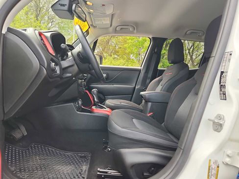 Certified 2022 Jeep Renegade Trailhawk AWD/4WD image 13