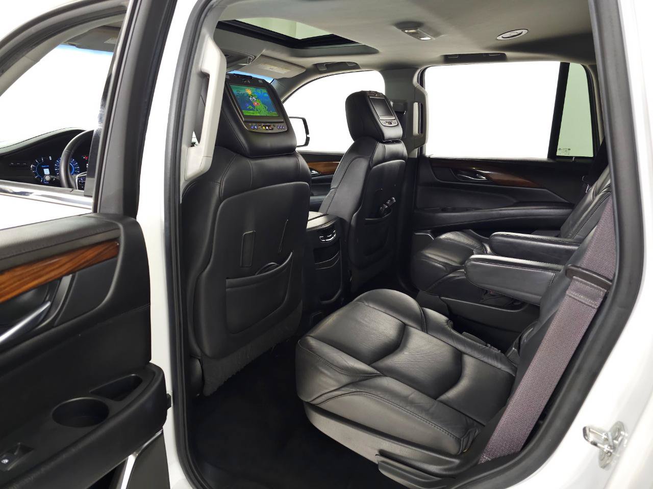 Used 2017 Cadillac Escalade Luxury AWD/4WD image 31
