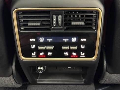 Used 2025 Porsche Cayenne Turbo image 40