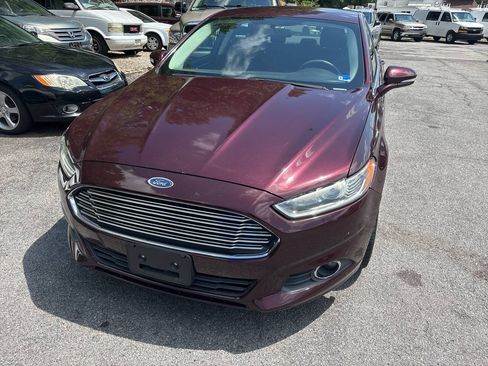 Used 2013 Ford Fusion SE FWD image 2