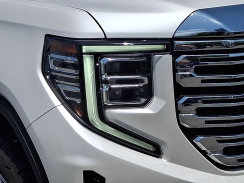 Used 2022 GMC Sierra 1500 Denali AWD/4WD image 9