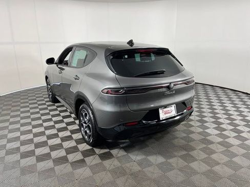 Used 2026 Alfa Romeo Tonale AWD/4WD image 5